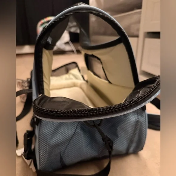 *NWT* LIGHT BLUE PET CARRIER - Picture 3 of 10